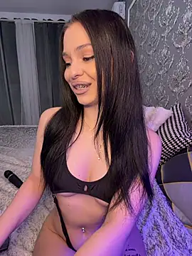 Olivia Noor online show from June 25, 8:10 pm