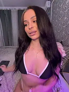 Olivia Noor online show from June 26, 8:10 pm