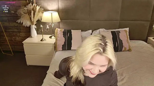 Ivy Marlowe online show from March 15, 2:30 pm