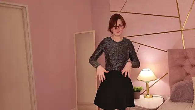 Sophie Lavelle online show from March 15, 7:49 pm