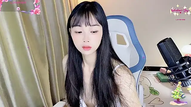 okyssa online show from May 2, 1:20 am