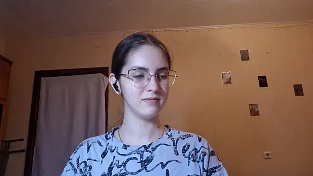 Katelemon online show from June 17, 3:24 pm