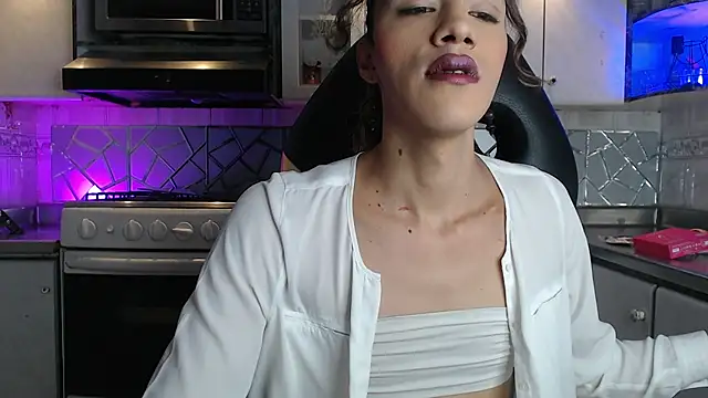 CrisOzzz online show from May 1, 5:49 pm