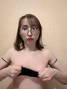 Ella17582 online show from March 5, 10:16 pm