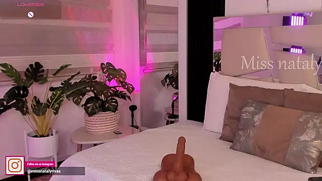 missnataly online show from March 14, 12:22 am