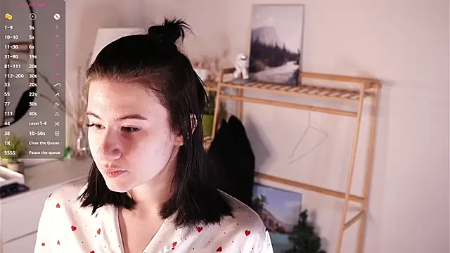 TwilaMode online show from March 4, 4:08 am