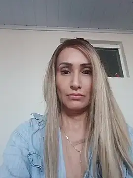 anajulia10 online show from July 8, 8:00 pm