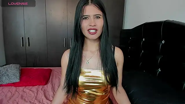 LatinaQueen23 online show from August 1, 3:25 pm