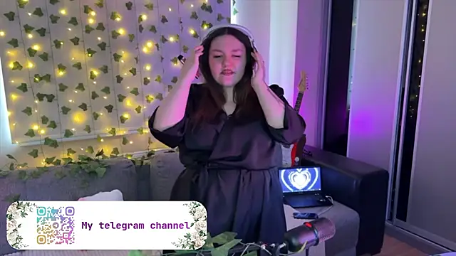 RiotKitten1 online show from March 18, 12:10 pm