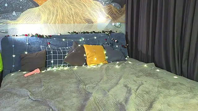 JulyMilky online show from March 15, 7:49 pm