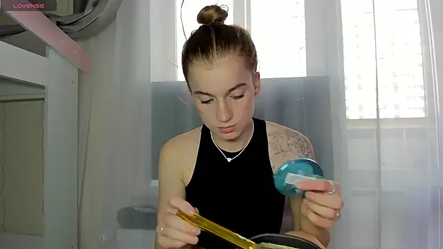 Stacey Brow online show from April 21, 1:42 am