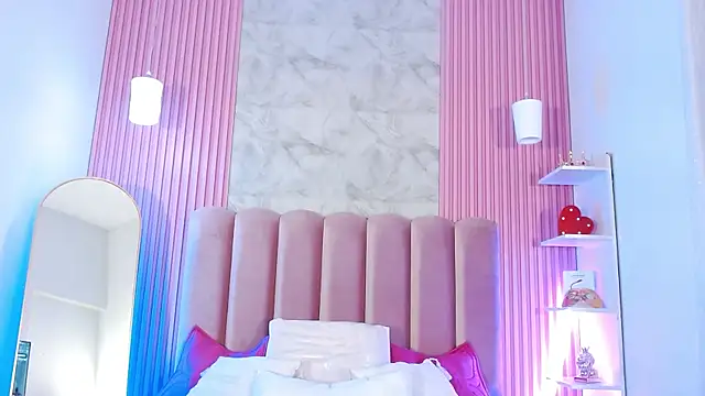 ArianaRougee online show from May 2, 11:57 am