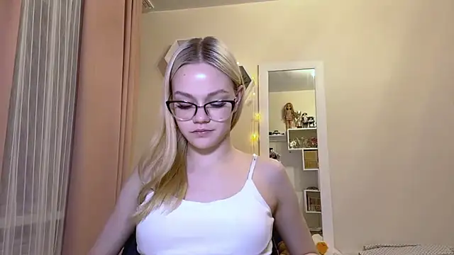 MiaCashe online show from March 15, 3:14 pm