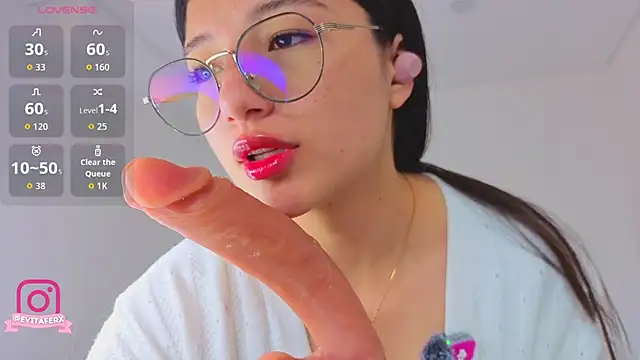 eva depp  online show from July 15, 11:48 am