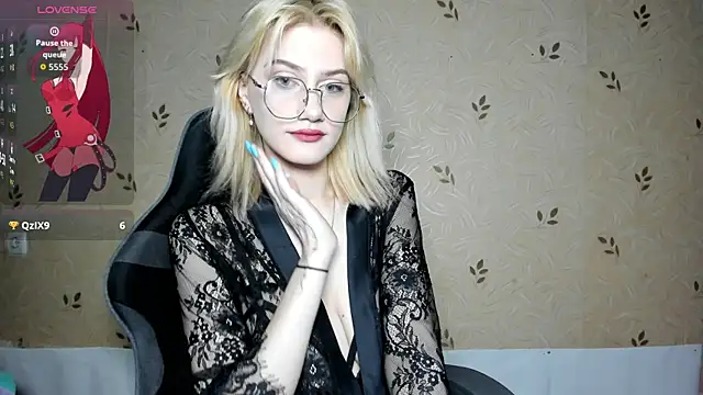 NicoleDaviss online show from August 1, 7:27 pm