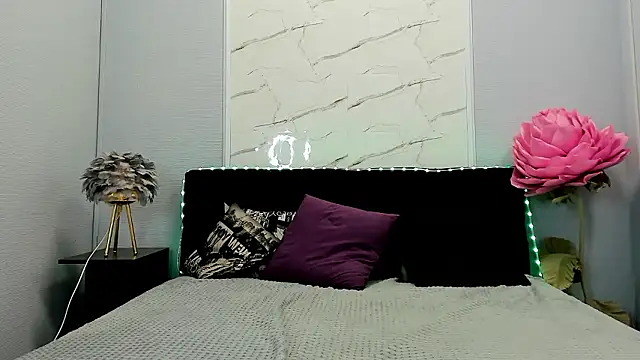 Eli Luvs online show from March 8, 3:10 am