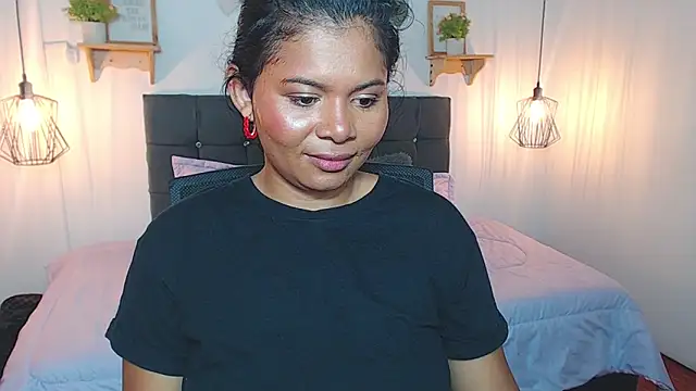 Emma hassani online show from March 3, 2:56 pm