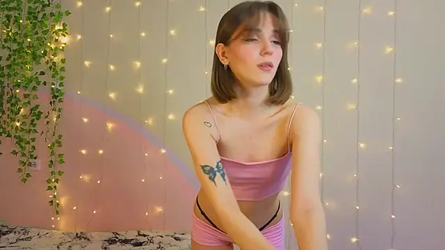 PeachyWhisper online show from May 4, 7:23 am