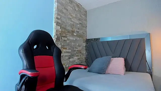 LUCIA KHAN online show from July 15, 7:29 pm