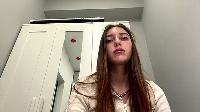 selena favn online show from March 2, 7:15 am