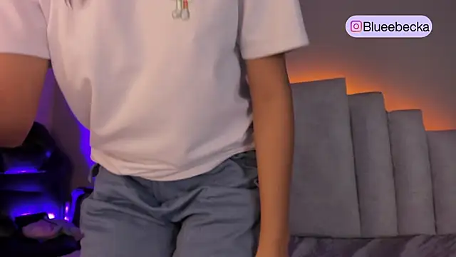 BeckaBlue online show from July 18, 1:57 pm