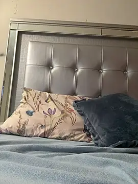 KimberlyBrenda online show from March 1, 7:24 pm