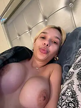 KimberlyBrenda online show from March 17, 2:43 pm