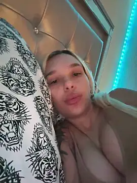 KimberlyBrenda online show from March 18, 5:07 pm