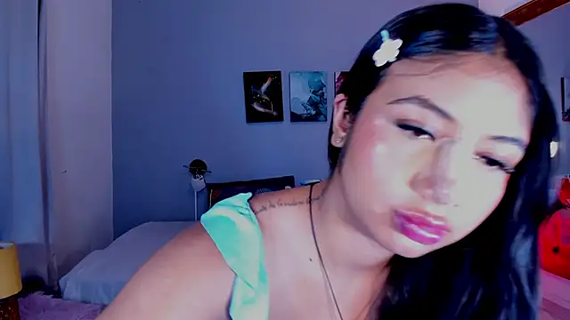 KimTaylorW online show from June 19, 3:22 am
