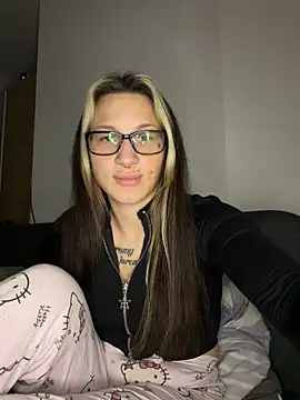 nunezlucx online show from March 29, 1:48 am