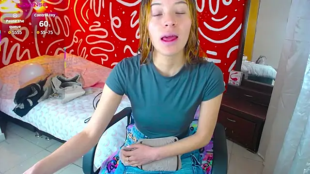 lucyrivera  online show from February 27, 11:21 am