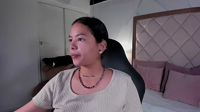dulce lyraa1 online show from April 28, 4:49 am