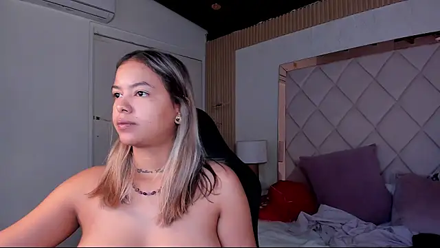 dulce lyraa1 online show from July 17, 6:51 am