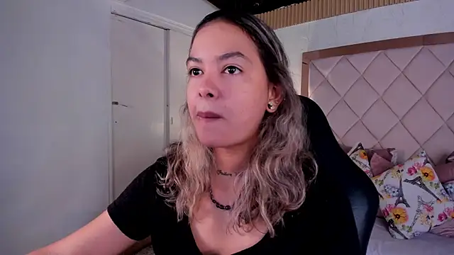dulce lyraa1 online show from July 30, 4:35 am