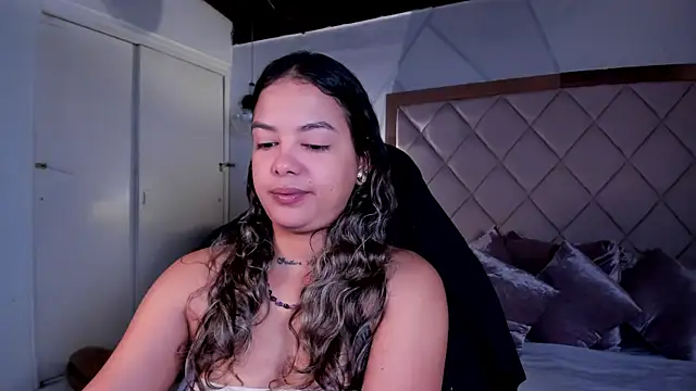 dulce lyraa1 online show from June 18, 4:36 am