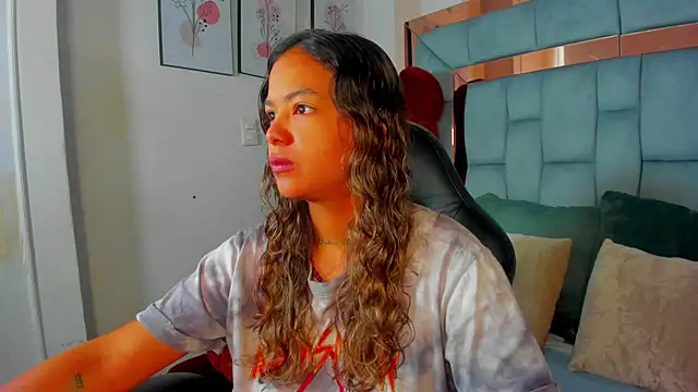dulce lyraa1 online show from May 2, 8:34 pm