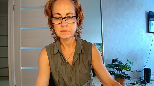 LioraWeiss online show from June 30, 8:36 am