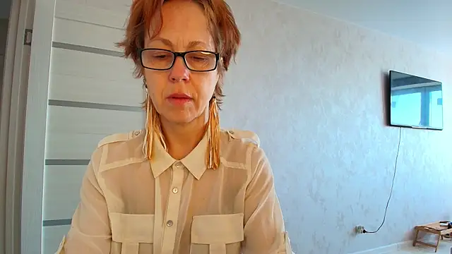 LioraWeiss online show from May 4, 5:33 am