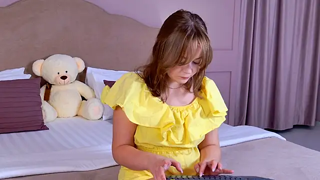 ElaraVance online show from March 16, 5:10 am