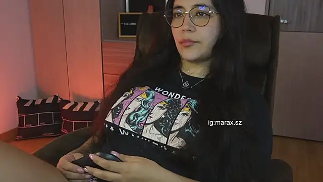 Mara HugeAss online show from June 15, 4:34 am