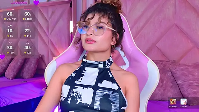emilyjonesss  online show from May 2, 8:34 pm
