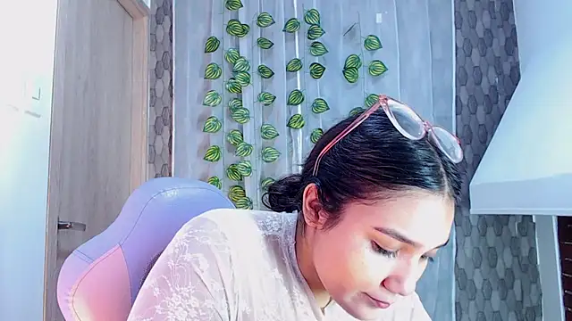 anyela donecm online show from May 4, 7:39 pm