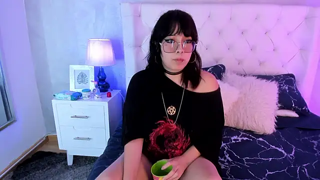 Ivi jones  online show from March 9, 7:17 pm