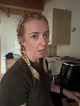 FitAnna online show from March 18, 4:23 pm