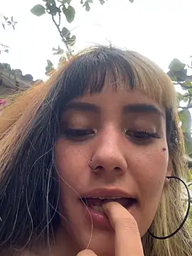 Sara 92 online show from April 30, 6:02 pm