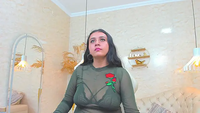 Lunaa Abril online show from March 12, 4:15 am