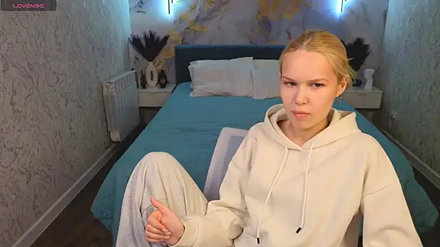 Ella-Ley online show from March 15, 9:22 am