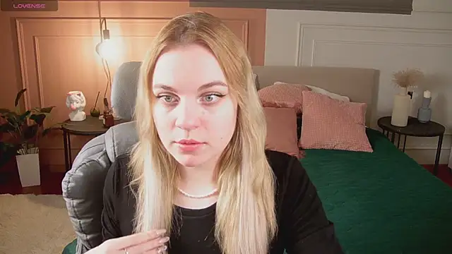 Glow Margo online show from April 23, 1:03 am