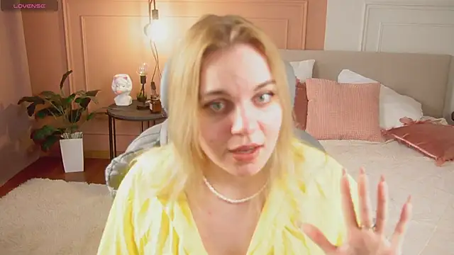 Glow Margo online show from April 25, 1:30 am