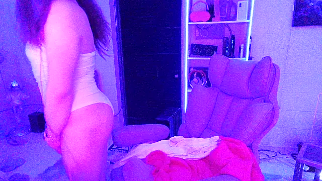 Moongirl117 online show from March 4, 2:12 pm